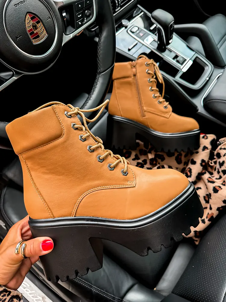 Fűzős bokacsizma KAMALA