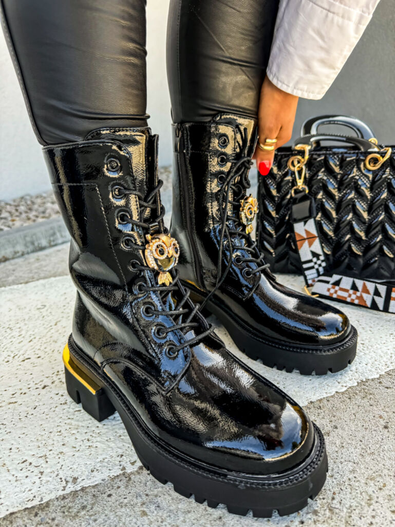 Lakkozott fűzős bokacsizma EMILY