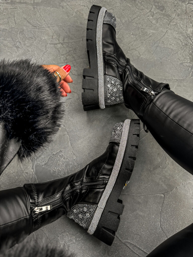 Kövekkel díszített női bokacsizma CAROLINE - next