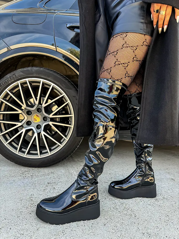 Lakkozott térd feletti csizma CLAIRE