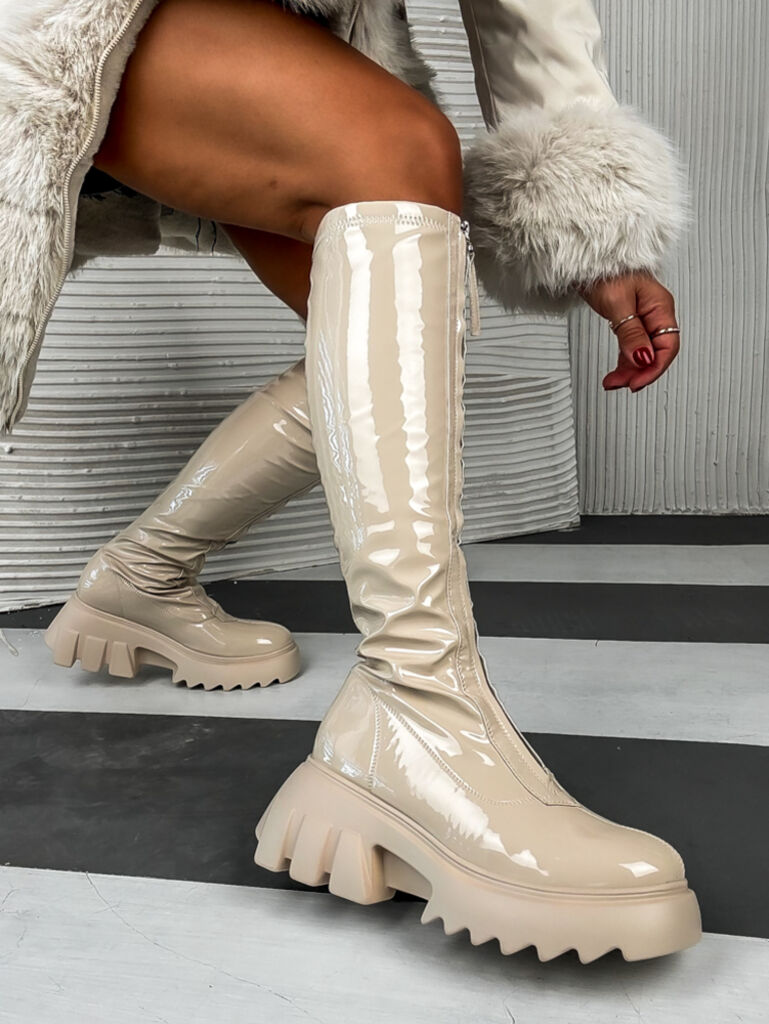 Lakkozott magasszárú csizma FINLEY - next