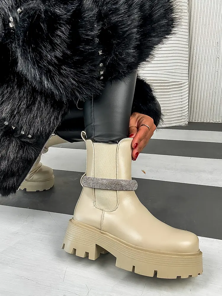 Bokacsizma ezüst színű disszel SAIRA - next