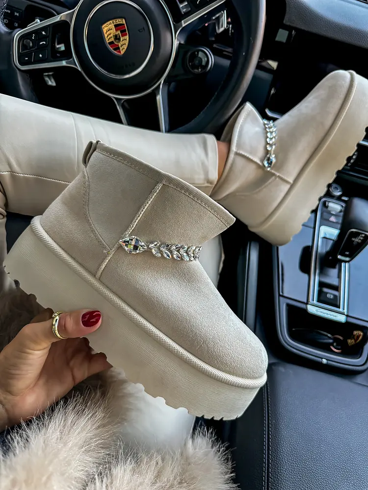 Női hócsizma ezüst színű dísszel YARA