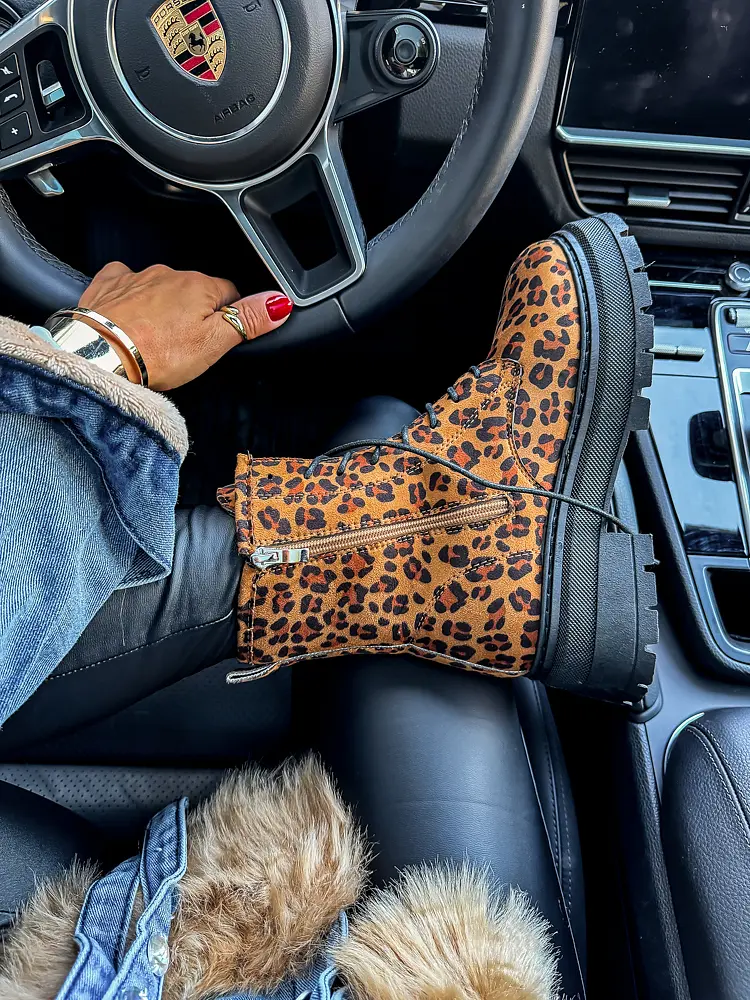 Leopármintás fűzős bokacsizma ARWA - next