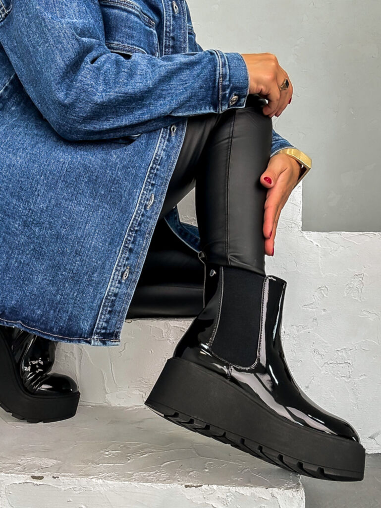 Magas talpú lakkozott bokacsizma RANA - next