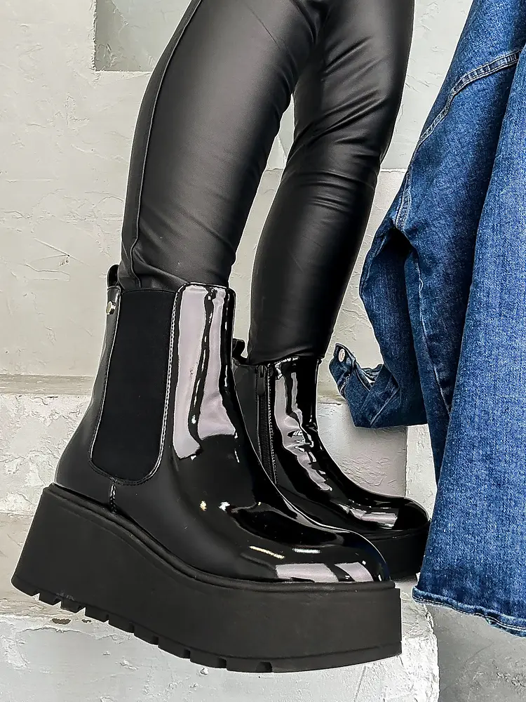 Magas talpú lakkozott bokacsizma RANA