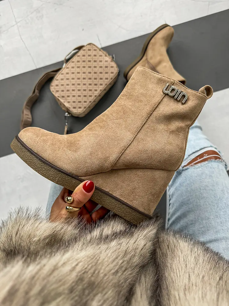 Magasított talpú bokacsizma BORI