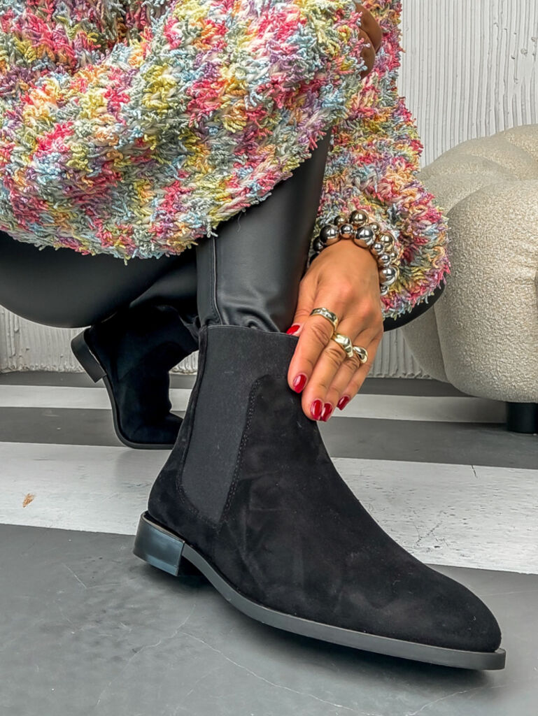 Fekete velúr bokacsizma RUTH - next