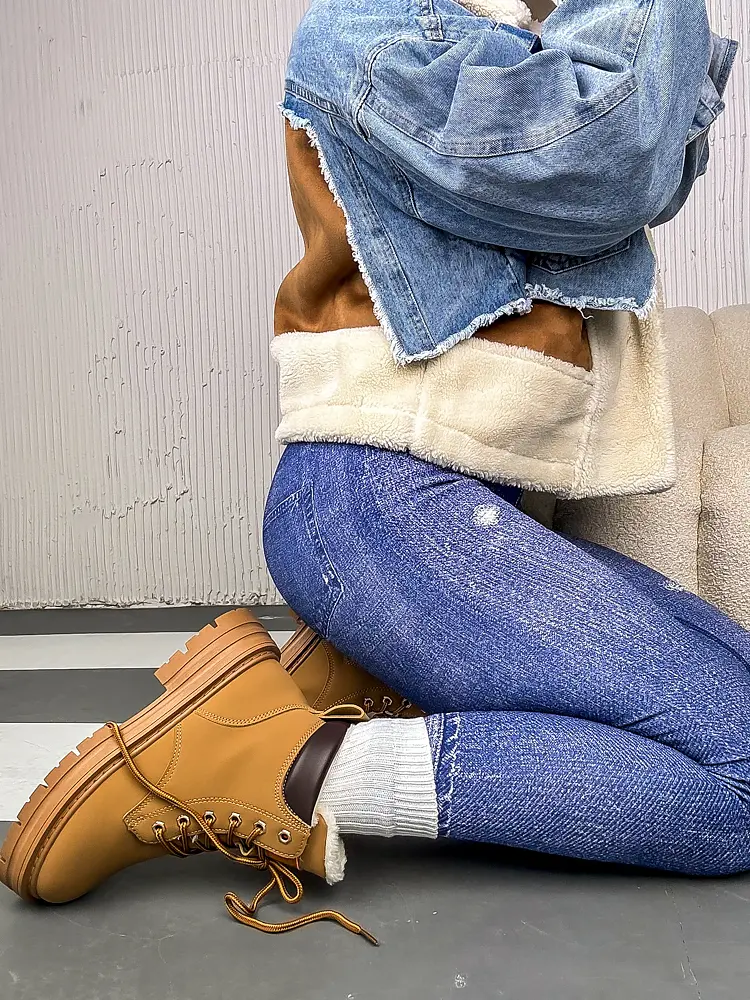 Fűzős női bakancs CECILIA