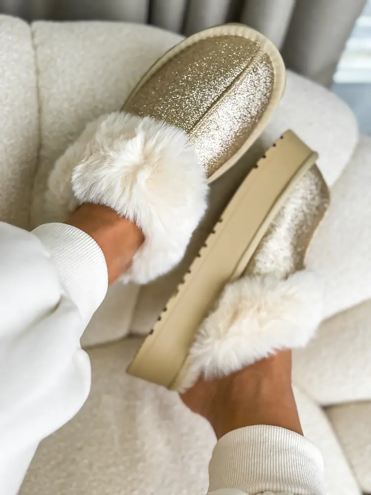 Csillogós meleg papucs GLENA