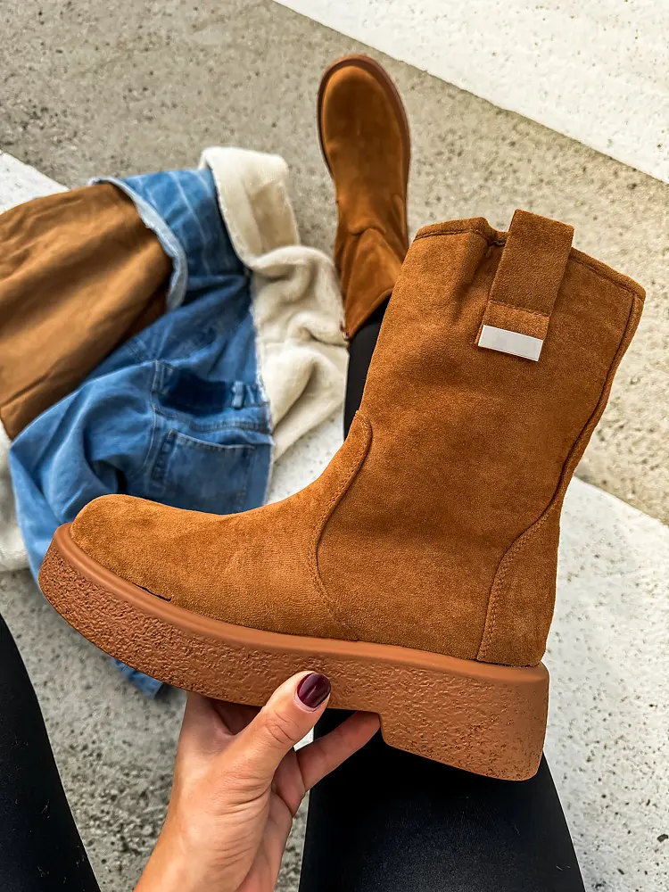 Pillekönnyű velúr csizma MAEVERY