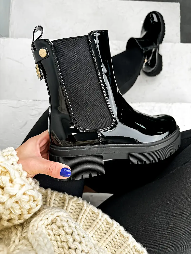 Lakkozott bokacsizma WILSON