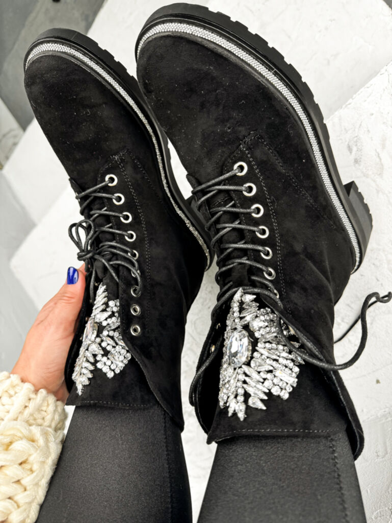 Velúr fűzős bokacsizma kövekkel díszítve RYLEE - next