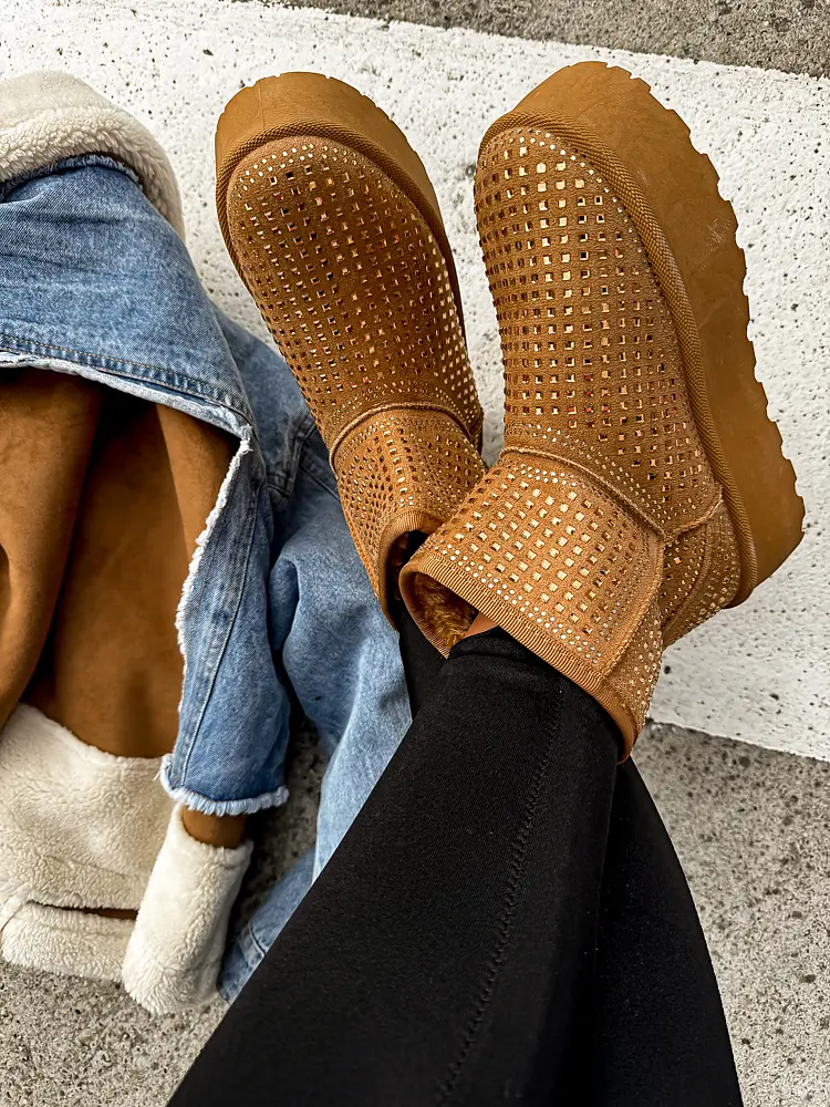 Nittekkel díszített hócsizma MECCA - next