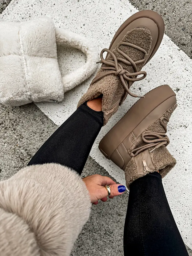 Fűzős teddy bokacsizma SEVYNA - next