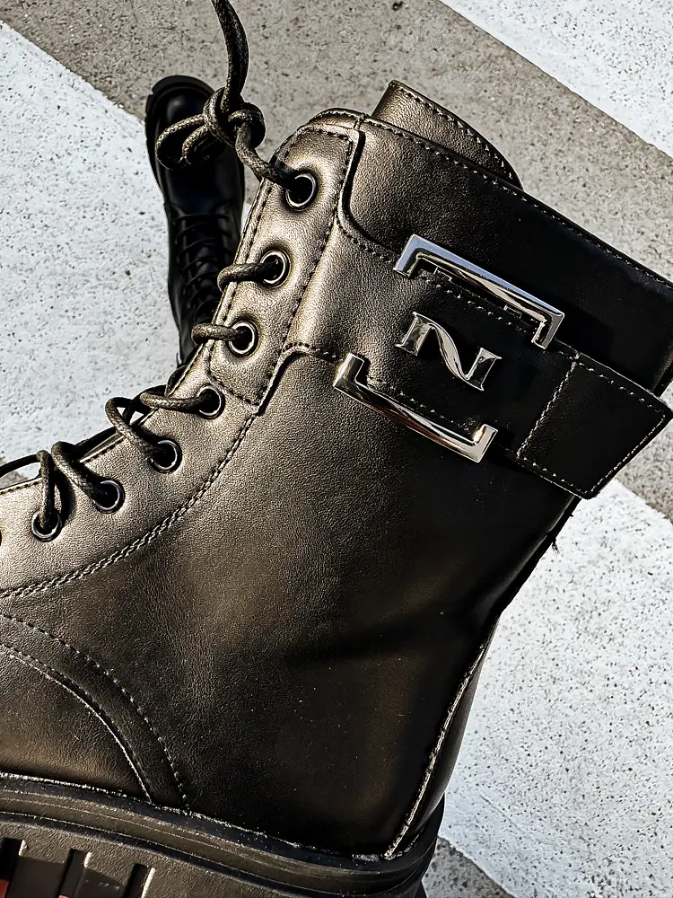 Fűzős bokacsizma dísszel JESSE - next