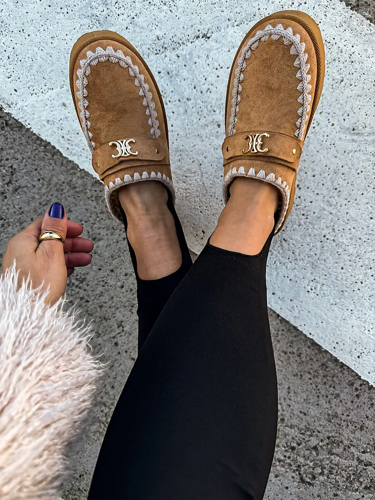 Meleg velúr cipő arany színű dísszel HADILA - next