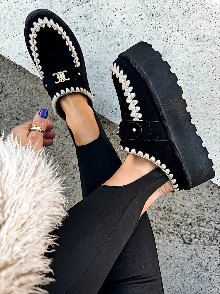 Meleg velúr cipő arany színű dísszel HADILA