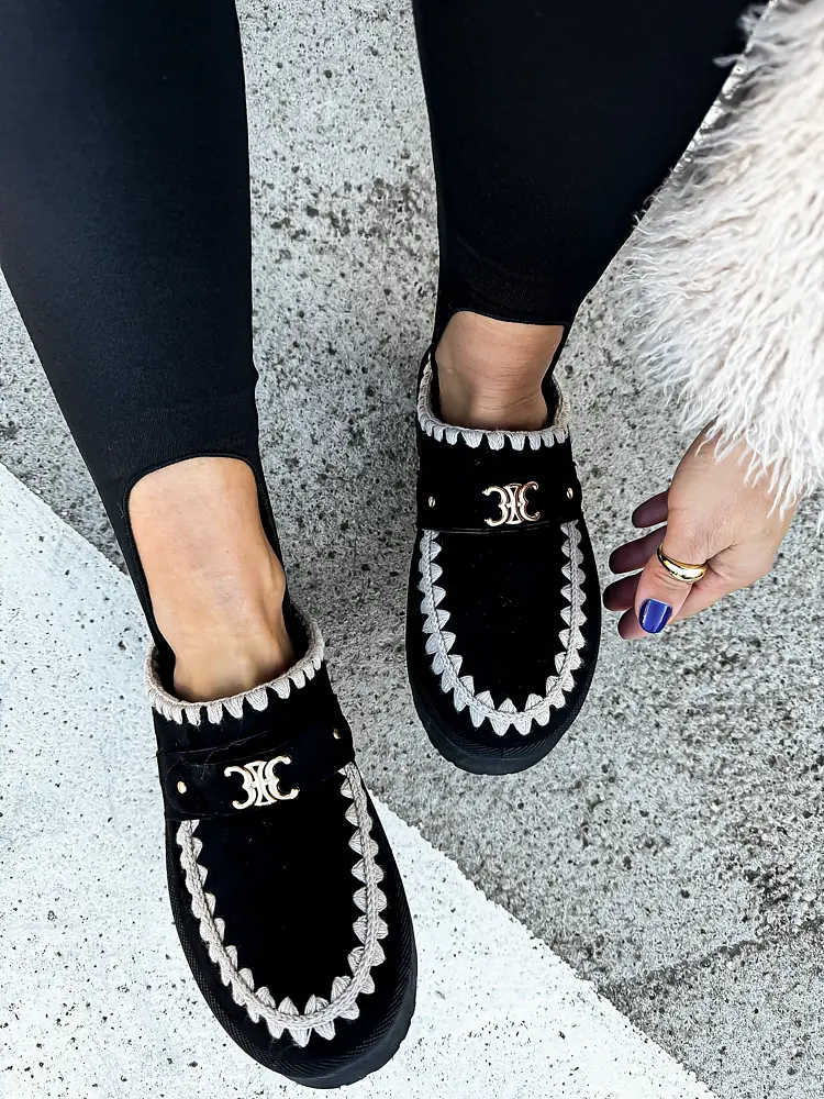 Meleg velúr cipő arany színű dísszel HADILA - next