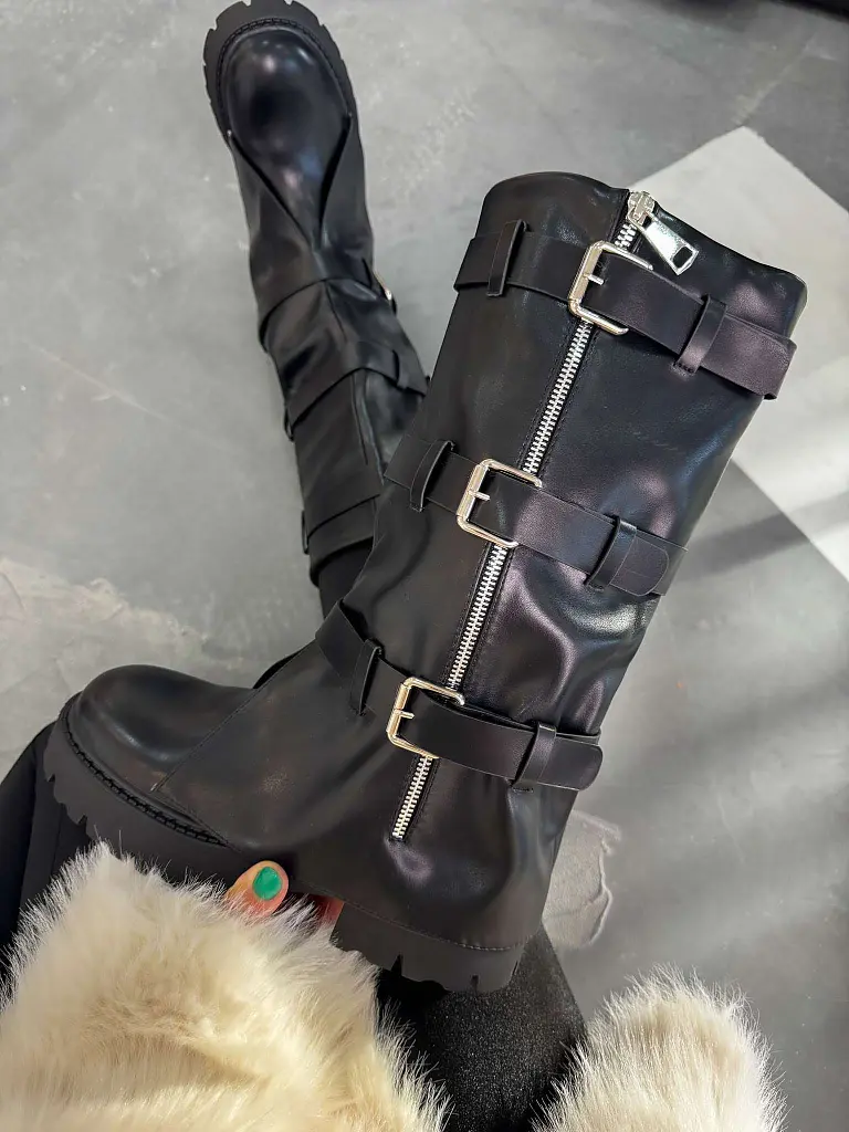 Magasszárú fekete csizma MARIONE