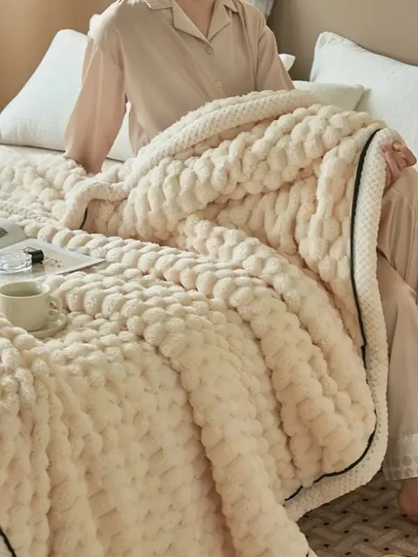 Vastag puha plüss krémszínű takaró - 180x200 cm
