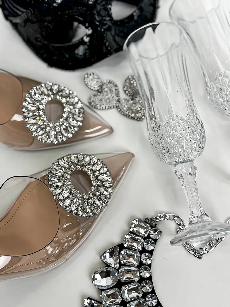 Kövekkel díszített áttetsző szandál NAGOYA - next