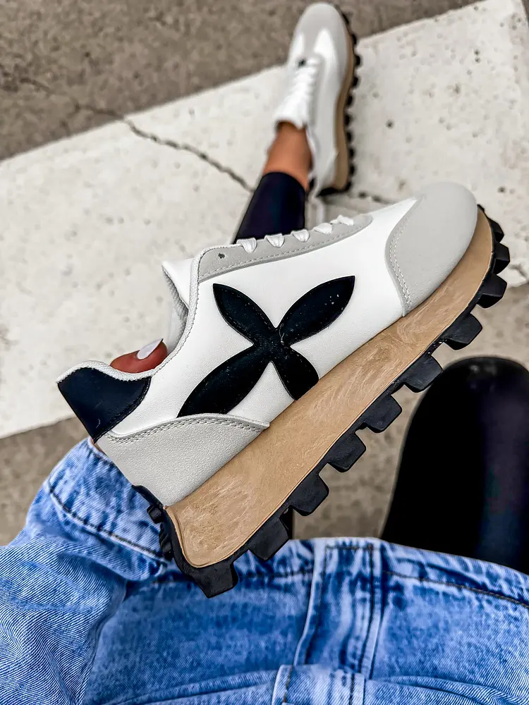 Női sportcipő ezüst színű dísszel JILIAN