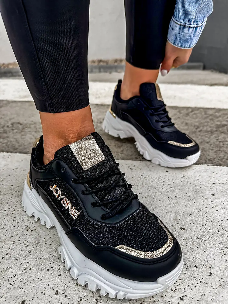 Csillogós sportcipő arany színű díszítéssel HARLOW