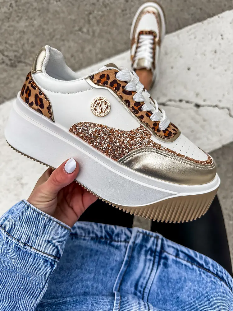 Kövecskékkel díszített platformos sportcipő ALYDIA