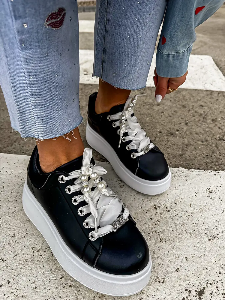 Kövecskékkel díszített platformos sportcipő ZELINA