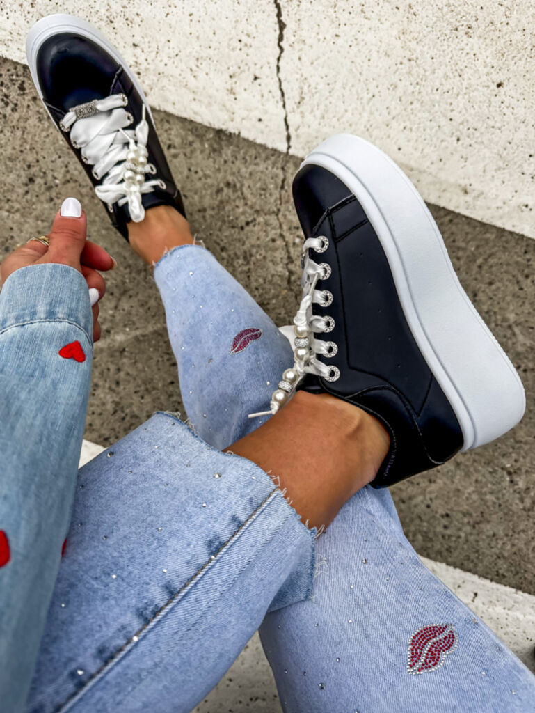 Kövecskékkel díszített platformos sportcipő ZELINA - next