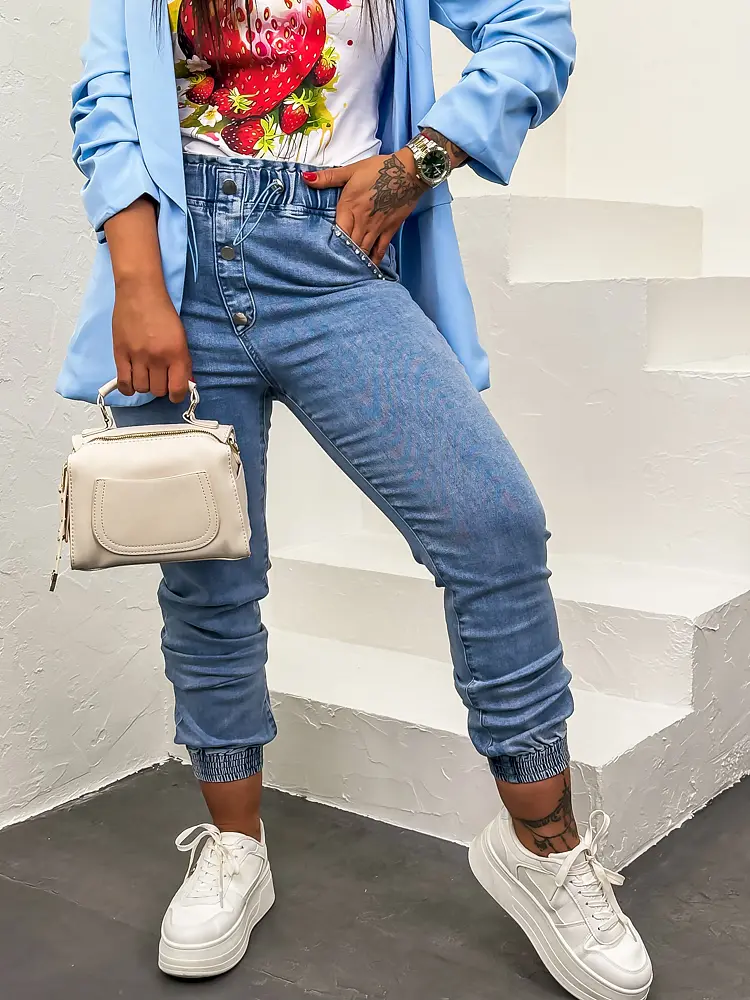 Kövecskékkel díszített magas derekú jogger farmer