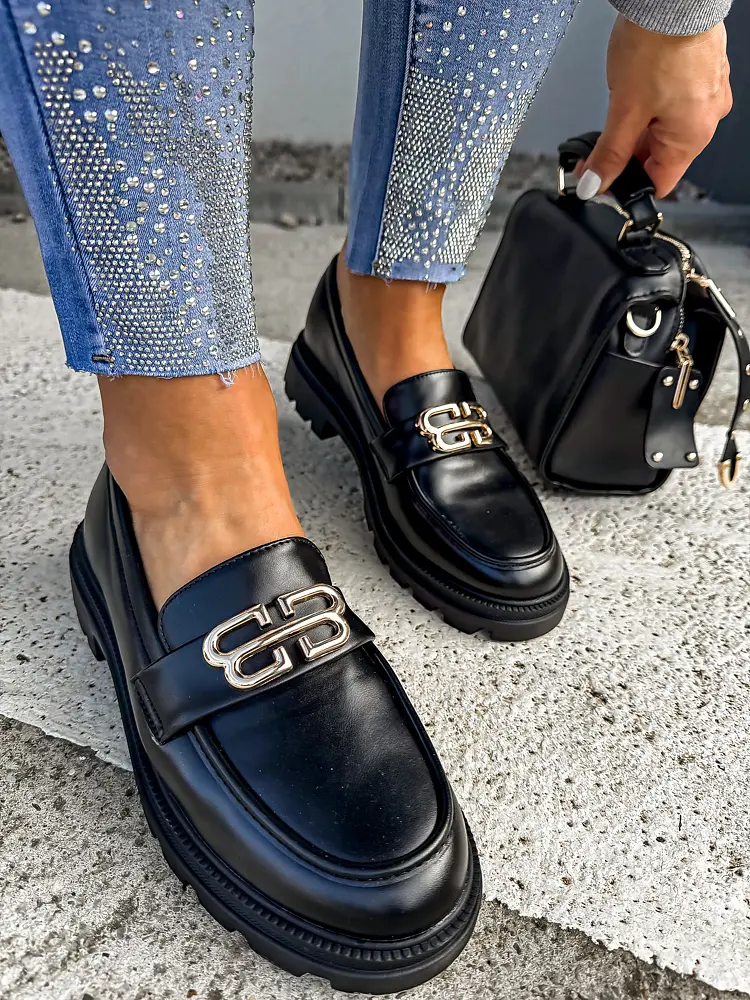 Fekete mokaszín arany színű dísszel VENDULA