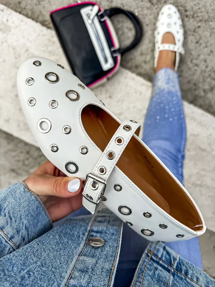 Fehér balerína cipő ezüst színű díszekkel MINURI