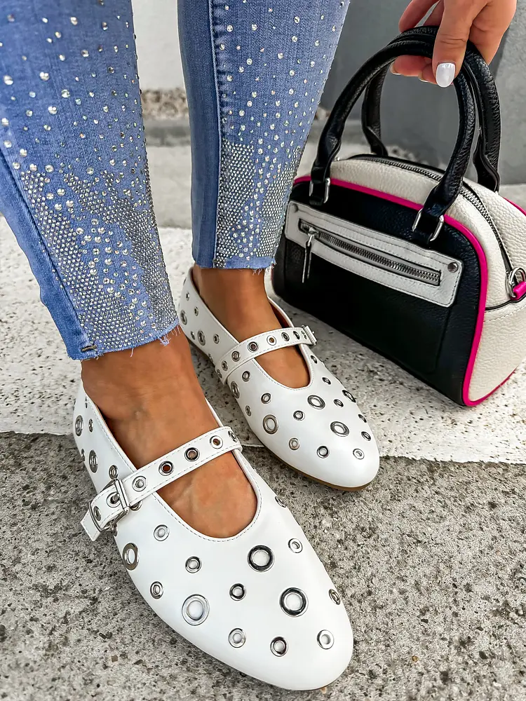 Fehér balerína cipő ezüst színű díszekkel MINURI - next