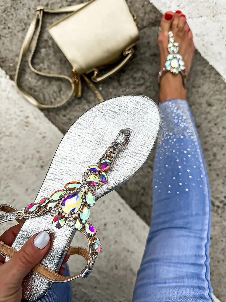 Kövekkel díszített szandál MABEL