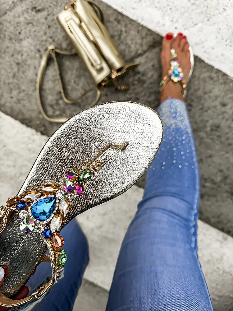 Kövekkel díszített szandál MABEL