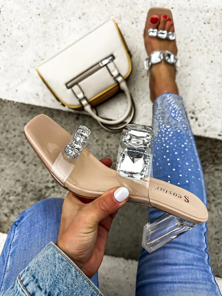 Kövekkel díszített áttetsző szandál MIRELLA - next