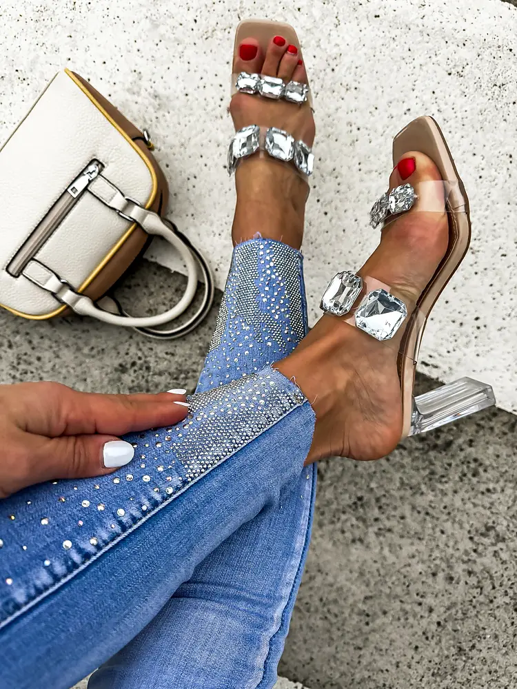 Kövekkel díszített áttetsző szandál MIRELLA