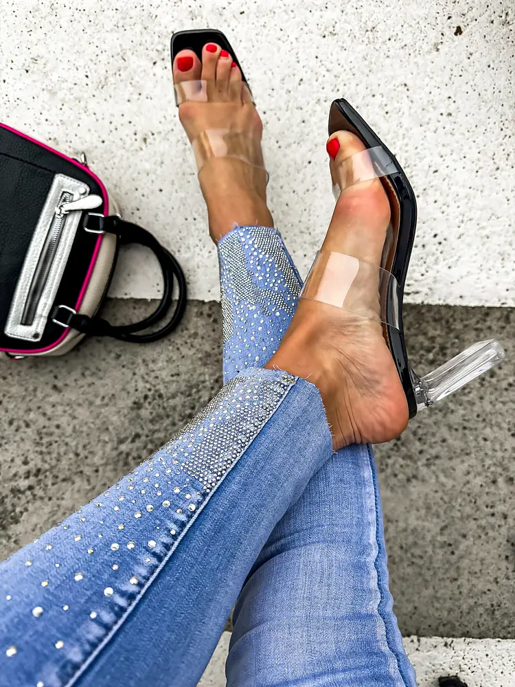 Áttetsző női szandál LORITA - next