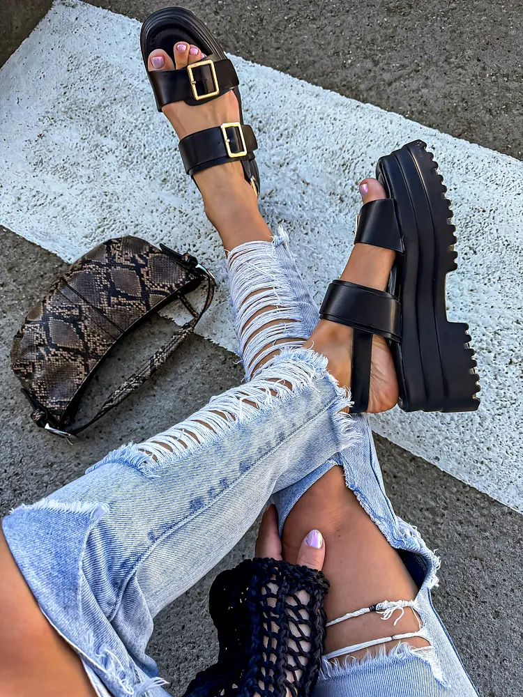 Fekete platformos női szandál MARLA