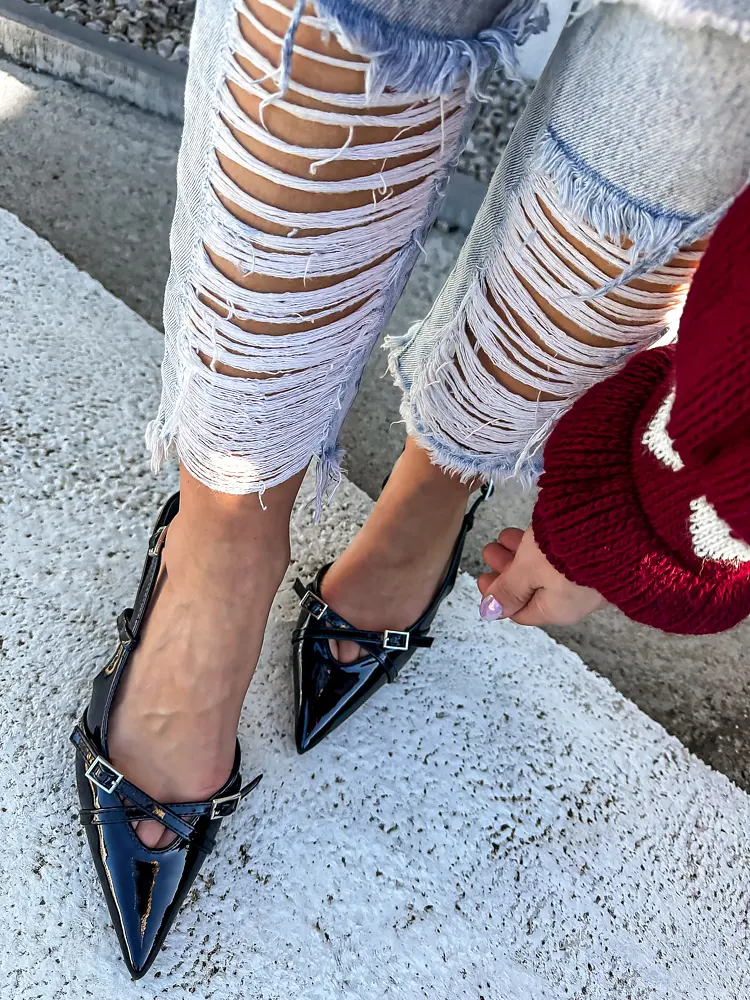 Lakkozott elegáns szandál PERLA