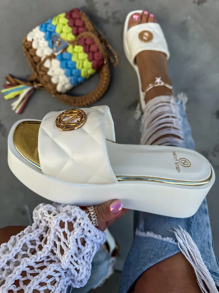 Platform papucs arany színű dísszel AMANDA - next