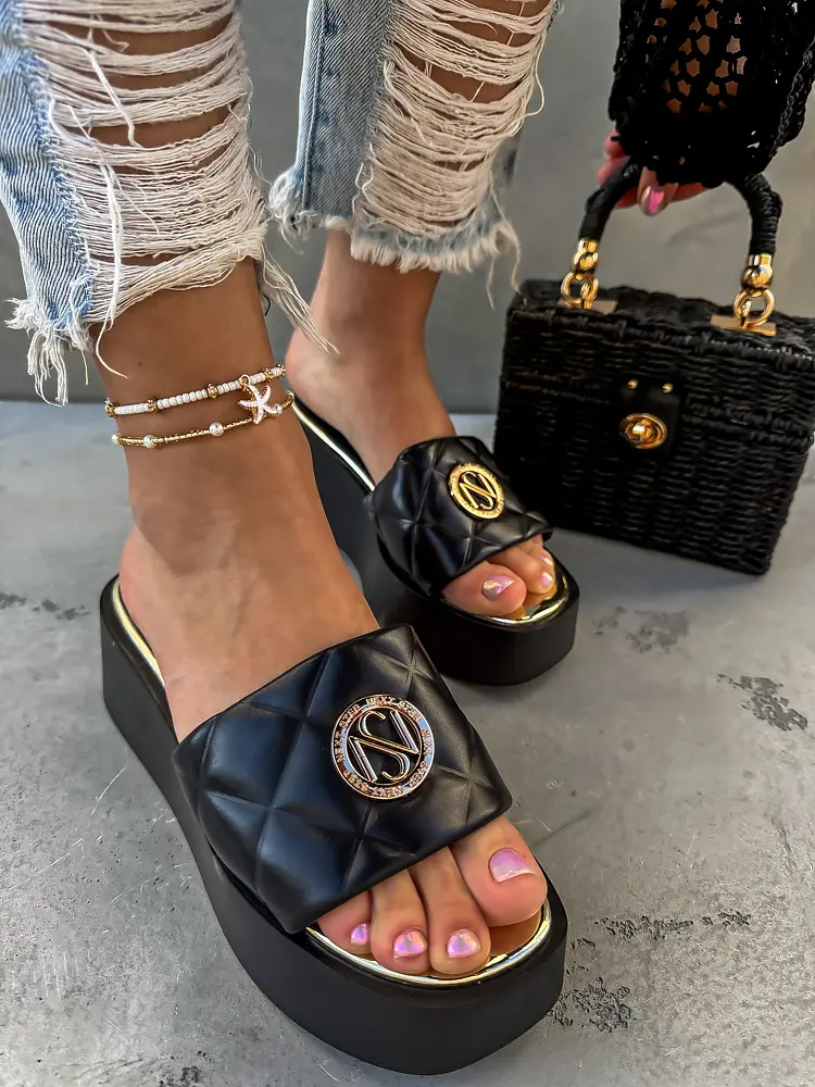 Platform papucs arany színű dísszel AMANDA