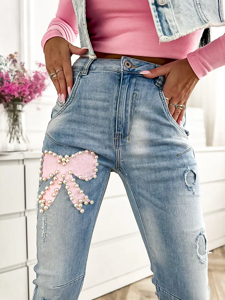 Gyöngyökkel díszített magas derekú mom fit farmer