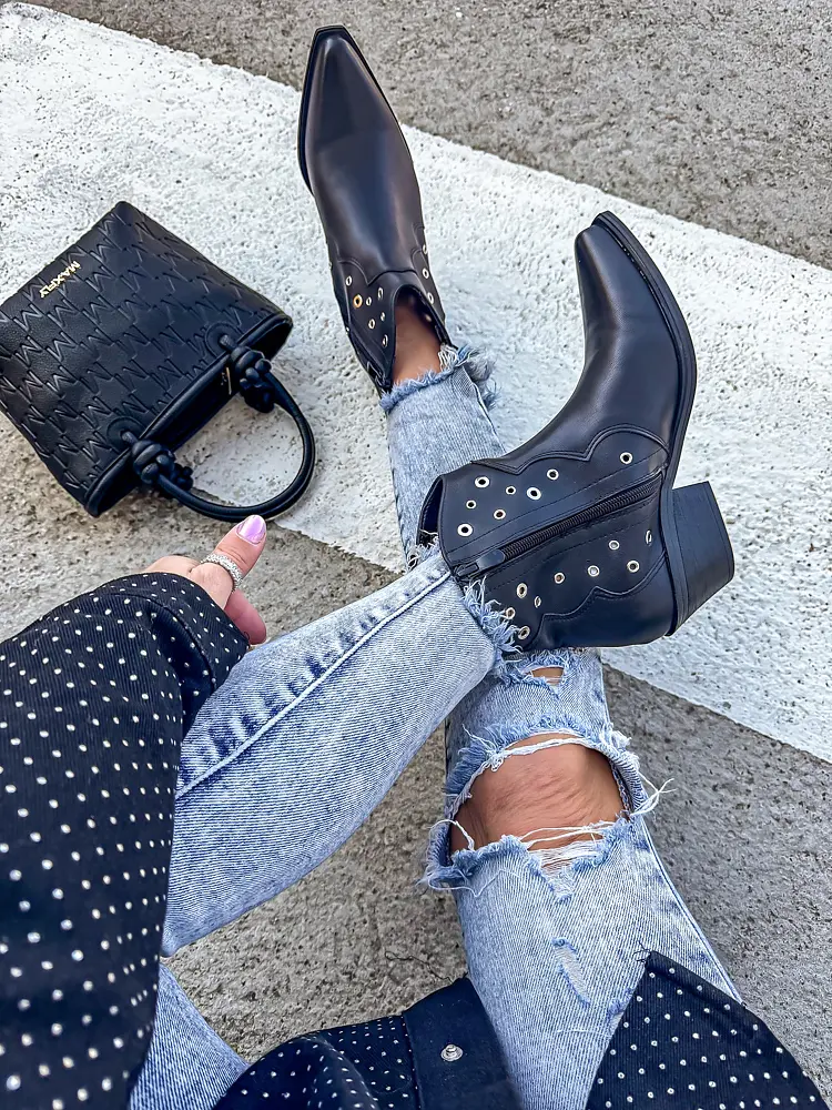 Ezüst nittekkel díszített tavaszi csizma VIVIANA - next