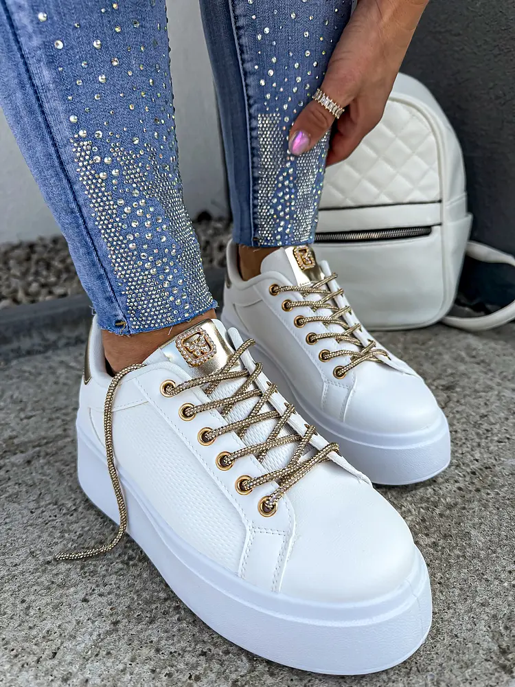 Kövecskékkel díszített sportcipő VALERIE