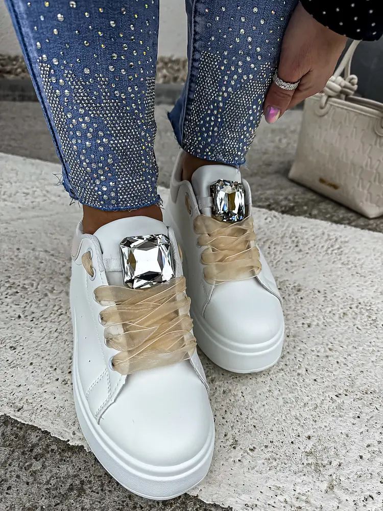 Kővel díszített fehér platformos sportcipő MAIDA - next