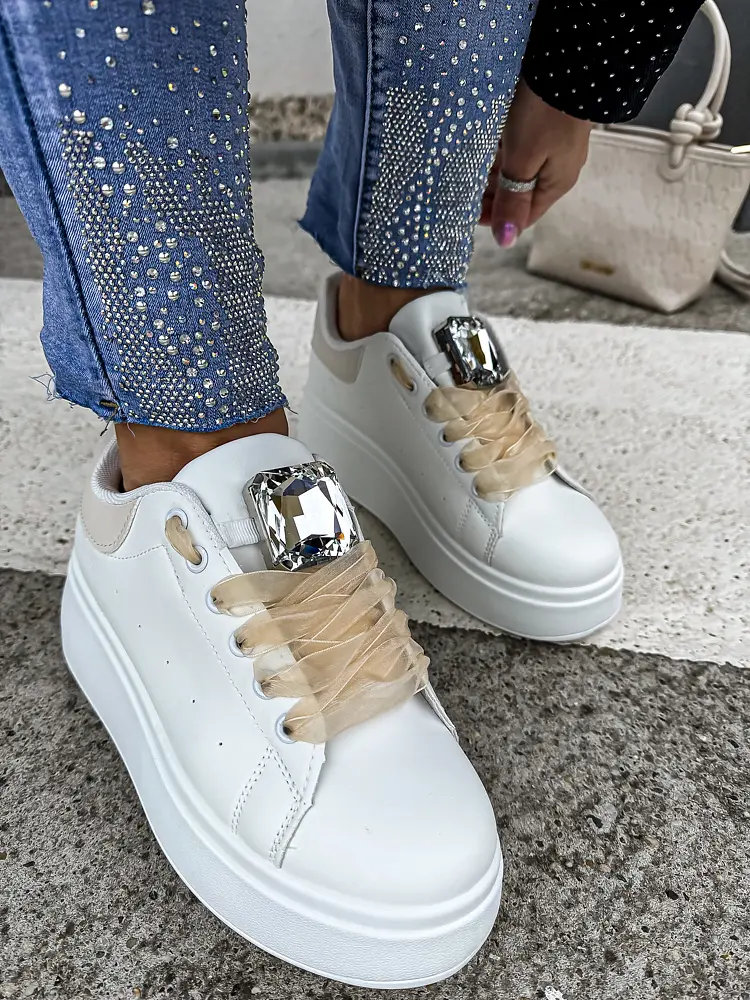 Kővel díszített fehér platformos sportcipő MAIDA