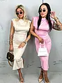 Elegáns hosszú pink ruha válltöméssel JENIS